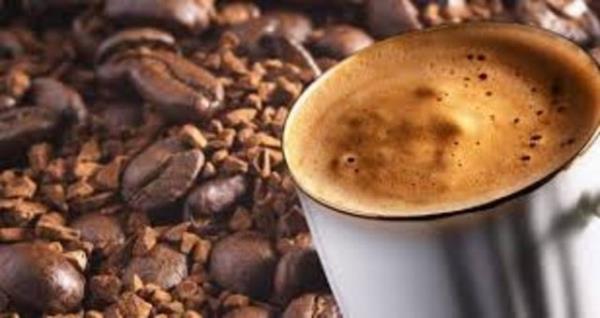 Bunun nedeni de kahvenin hafif bir antidepresan olarak da etki gsterip serotonin, dopamin gibi sinirsel salglarn retimine yardmc olmas olarak gsteriliyor.