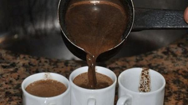 Kahve ve kafein ile ilgili son yaplan bilimsel aratrmalara gre gnde 2-3 fincan kahve, ienlerin zihinsel performans artyor, depresyona girme riski dyor.