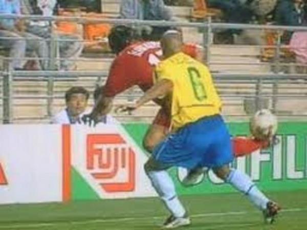 lhan Mansz'n Roberto Carlos'u madara etmesi