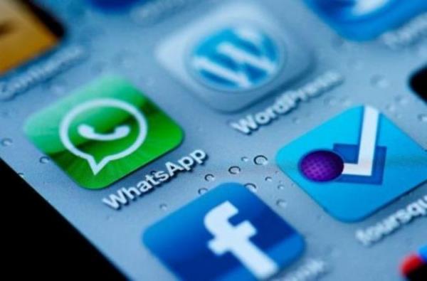 Whatsapp bu ekilde kullanclarn kafasna gre bu ayarla oynamamas iin bir zm bulmua benziyor. O yzden durum bilgisini uzun vadede paylamak isteyip istemeyeceinizi iyi dnn.