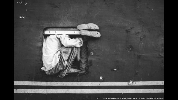 2014 Sony Fotoraflk dlleri'nde finale kalan karaler akland. Bu ylki dller iin yaklak 140 bin fotoraf yart. Yarmann yedi yllk tarihinin en yksek katlmc says bu yl kaydedildi. te o karelerden bazlar... dlleri alanlar 18 Mart'ta aklanacak. dller ise 30 Nisan'da Londra'da bir trenle verilecek...