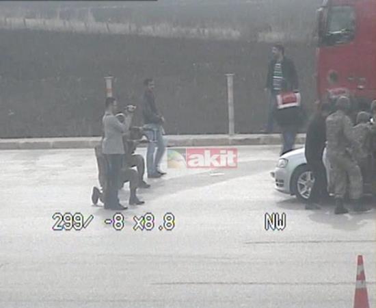 <p>Raporda Hatay&#8217;da durdurulan TIR&#8217;larn ihbarc stemeni ile ilgili de arpc bir bilgiye yer verildi. Grevden alnan Adana Savcs zcan iman&#8217;la defalarca telefon grmesi yapt belirlenen stemenin, Adana Jandarma Blge Komutanl emriyle Hatay, Adana ve Osmaniye&#8217;de faaliyette bulunduu vurguland.</p>