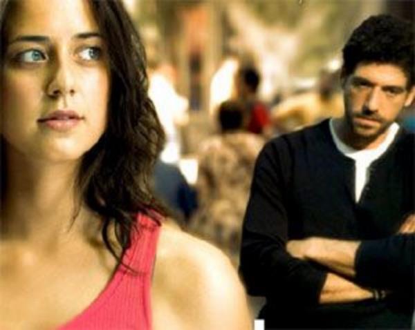 <p><b>Issz Adam</b></p>   "Karda donmak zeresin, uyumak tatl geliyor, ama lyorsun farknda deilsin"