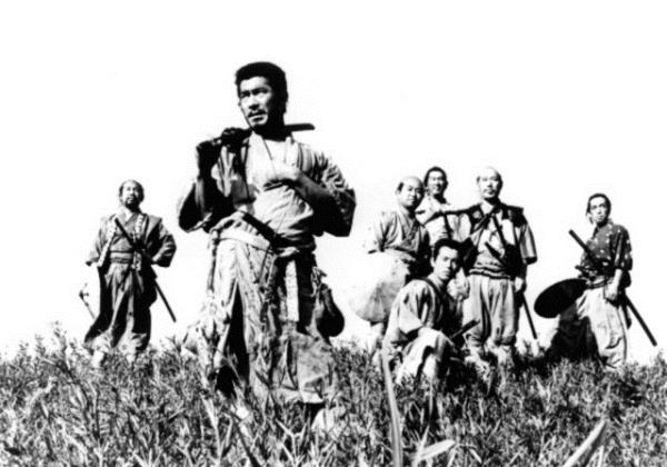 <p><b>Yedi Samuray</b></p>   "Eer kafan kesilecekse, sakaln iin zlmene gerek yoktur."