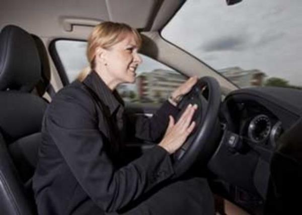 3. Araba kullanmann olmazsa olmaz kurallarndan birini korna almak zannedenler.