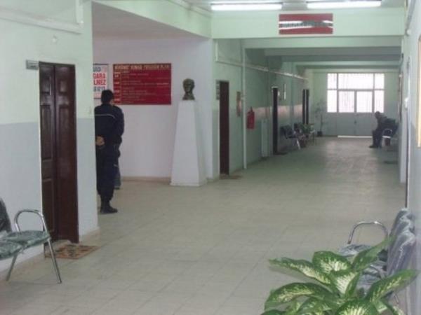 25. Devlet dairelerine giri iin birden ok kap olmasna ramen sadece en dar ve en uzak olann kilitsiz olarak kullanma ak olmas.