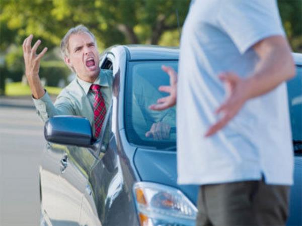 9. Yolda arptktan sonra zr dilemeyenler. zr dilemeyi bir kenara brakn, haksz olduu halde ste kp, ?nne baksana be!? diye kanlar.