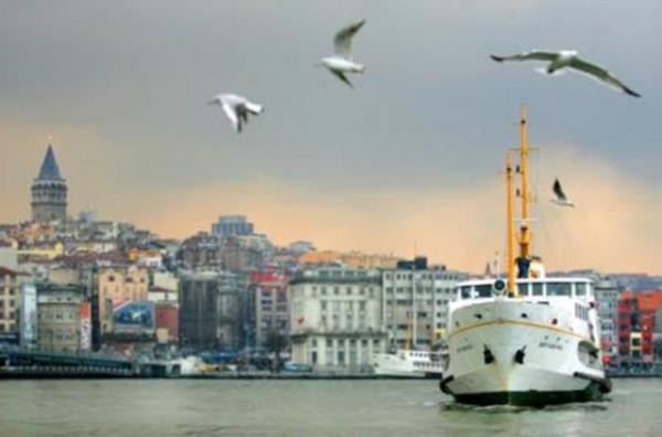 Vapurda martlara simit atmak