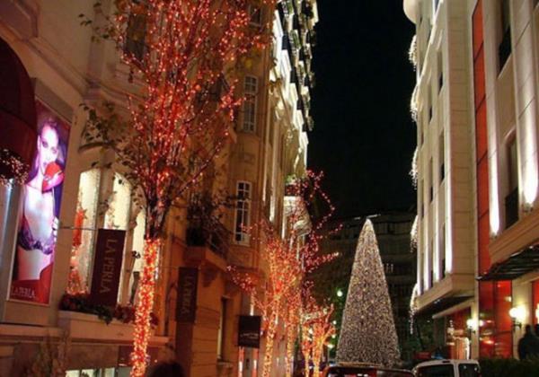 Nianta'nda vitrinlere bakmak