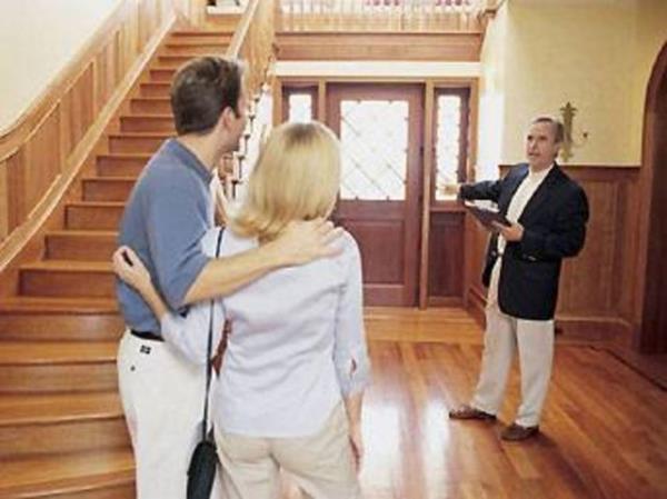 Emlaklarla ev gezmek