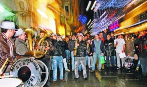 Ylbanda Taksim meydannda dzenlenen partiye katlmak