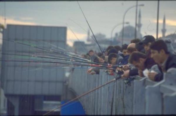 Galata kprsnde balk tutmak