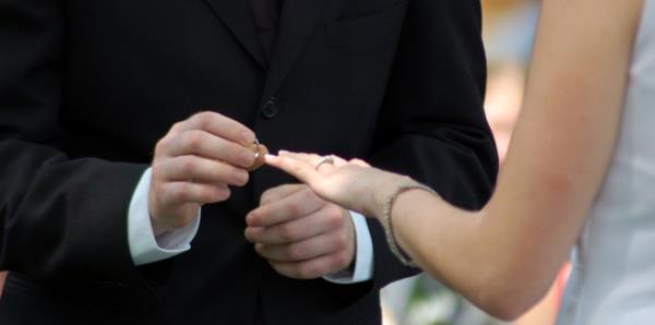 Benimle evlenir misin?