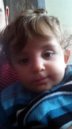 VAN&#8217;n Grpnar lesi&#8217;ne bal Yalnca Ky&#8217;nn eli Mezras&#8217;nda oturan Ta ailesi, rahatszlanan 3 yandaki ocuklarnn yollarn kapal olmas nedeniyle hastaneyede gtremedikleri iin ldn ne srd. Ta ailesi, hastalanan ocuklar Muharrem Ta&#8217;n ihmalden ldn iddia ederek, Karayollar, salk ekipleri ve karakol grevlileri hakknda su duyurusunda bulundu. Minik Muharem&#8217;in ailesi tarafndan uvala konulan cenezesi ise srtta tanarak mezradan kye indirildi.