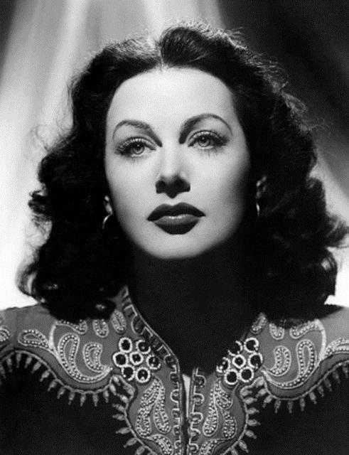 Hedy Lamarr: 2. Dnya Sava srasnda "Gizli letiim Sistemi" gelitirdi ve bu kodlar krlamaz zellikteydi.