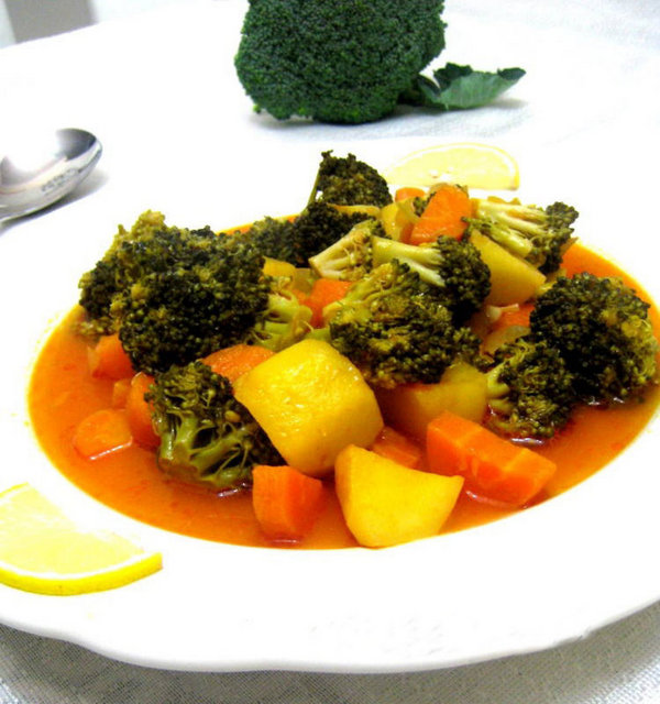  Hastalklar Uzman Dr. Aya Kaya, brokolinin buharda halanp, kk paralara blnp, zerine limon, ok az zeytinya ve baharat ile yiyilmesini neriyor.