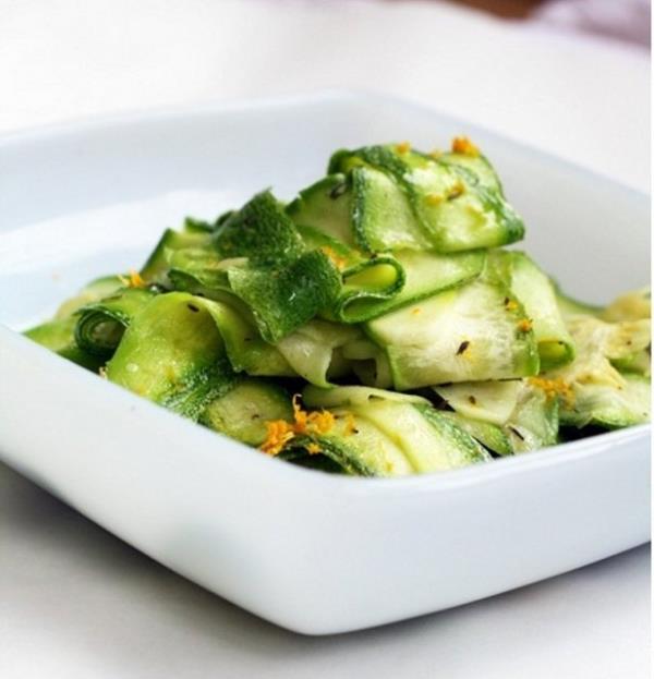 Potasyum, fosfor, kalsiyum, magnezyum, sodium ve demirden yana zengin olan yeil kaba iken rendeleyip salatalara da katlabilir.