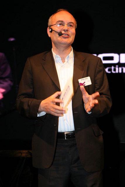 MYAP (Balantl Hak Sahibi Fonogram Yapmclar Meslek Birlii) Bakan Blent Forta da konuyla ilgili bir aklama yapt: "Youtube, Mzik sektr asndan son derece nemli bir gelir kayna."