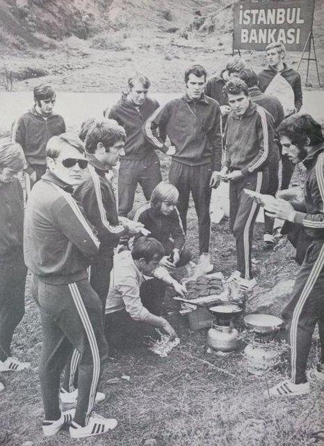 Twente takm 1970 senesinde stanbul'da piknik yaparken.