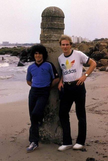 Karl-Heinz Rummenigge ve Maradona, 1980 Dnya Kupas'nda