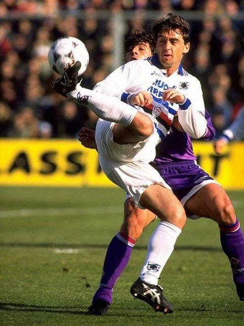 G.Saray Teknik Derktr Roberto Mancini, 1995 senesinde Sampdoria formas giyerken