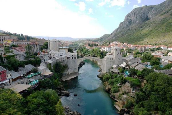 kinci srada ise Mostar yer ald. Buray Yunanistan'n Los Adas'nda bulunan Chora ve yine Fas'tan Merzouga izledi.