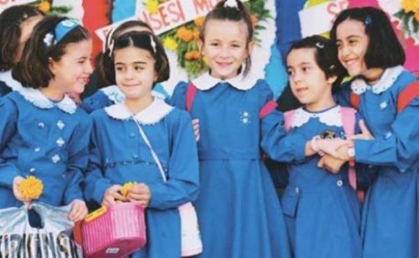 <p><b>Kusura bamya</b></p>  Sper zeka bir laf cambaz tarafndan icat edildii sanlan bu muhteem kelime oyunu, tahminen ilkokulun birinden tm lkeye dalga dalga yayld. Olduka kusurlu bir hatra olarak tarihe geti.