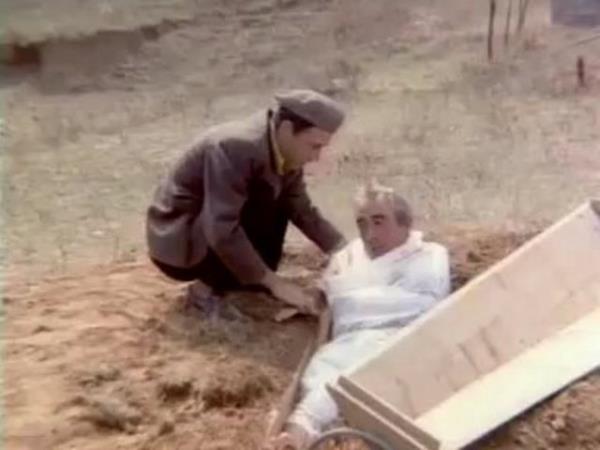 <p>Davaro / ener en- Kemal Sunal </p>  mam: Hadi gmn.  <p>Memo: Aman dikkat et karde ba bu tarafa gelecek</p>  mam: Olur mu yanl i yapyorsun ba kbleye doru gelecek  <p>Memo: Ne kblesi, canm kalkp namaz m klacak,sen ban bu tarafa ver</p>