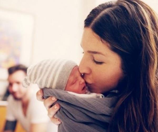 Doktorlarn sadece 10 gn yaayacan syledii bebek artk tm dnya tarafndan tannyor....   <p>ABD'de bir ift nadir grlen genetik bir hastalkla doan kk ocuun sadece 10 gnlk mr vard.</p>