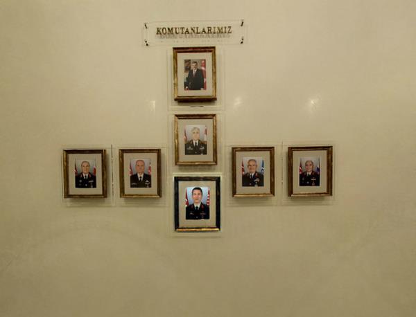 Cumhurbakan Gl'n konu ve konuk sayna gre verdii 3 ayr resepsiyon salonu da gzlerden kamyor.