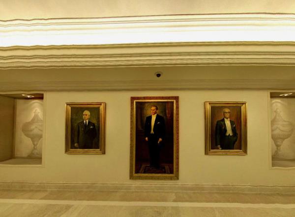 <p><b>MAV DEMEL ODA</b></p>  Yaplan bu yenilemeyle Kk'te, Cumhurbakan Gl'n makam odasnn bulunduu kat detayl olarak gezilebiliyor.