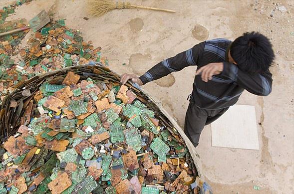 Birlemi Milletler tarafndan 1989 ylnda hazrlanan Basel Anlamas, bu tip zehirli materyallerin ihracn yasaklyor. Ancak ABD bata olmak zere baz Batl lkeler bu anlamay henz imzalam deiller.