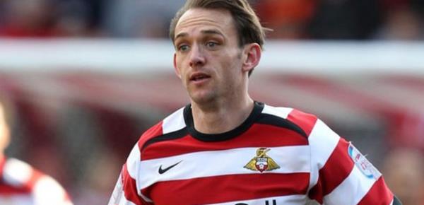 Bournemouth'un Wrexham ile yapt mata mcadeleye 84. dakikada giren ve 140 saniyede 3 gol atan James Hayter, 'ngiltere Futbol Ligi'nin en hzl hat-trick yapan' ismi. Premier Lig'de ise bu rekor Robbie Fowler'a ait. nl ngiliz yldz 1994'te oynanan mata 4 dakika 33 saniyede 3 gol kaydetmiti.