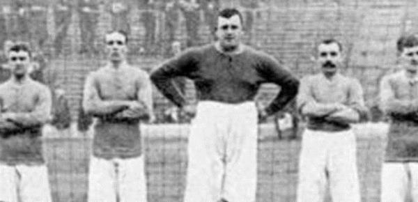 ngiltere'de bir dnem kalecilik yapan Willie Hanry Foulke tam 141 kiloydu.