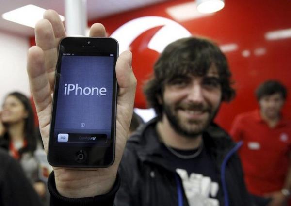 6) Elinizde iPhone ile dolamayn. Zira yankesicilerin hedefi haline gelirsiniz.