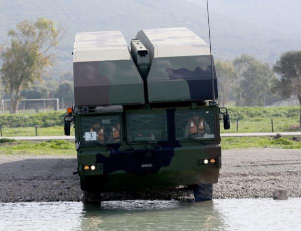 Harekat srasnda nehirle karlaan ordunun, hz kesmeden ve tm zrhl aralaryla akarsu engelini amas iin tasarlanan milli seyyar yzc hcum kpr arac "Samur", Trk ordusunun gzbebeklerinden biri oldu.
