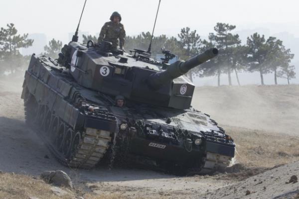 Zrhl Birlikler Okulu ve Eitim Tmen Komutanlnda Gsteri ve Tatbikat Taburu bnyesinde zel olarak seilen, youn eitimden geen tanklardan oluan blk, gsterilerinde tanklarn limitlerini sonuna kadar zorluyor.