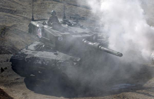 Yaptklar gsteri, tatbikat ve at faaliyetleriyle Zrhl Birlikler Okul Komutanlnda temel eitim alan subay, astsubay ve uzman erbalara eitim destei salayan tabur komutanl, silahl kuvvetlerde tank snfnn seilmesini tevik etmeyi ve tankl sevdirmeyi de amalyor. Gsteri ve Tatbikat Tabur Komutanl, tank eitimi gren silahl kuvvetler personelinin yan sra yabanc heyetlere yaptklar gsterilerle siyah berelilerin yeteneklerini gzler nne seriyor.