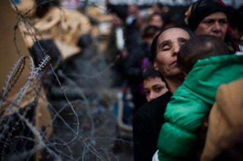 12- "Zulmden saknn; zira zulm kyamet gnnde zlumat(karanlk)tr. Cimrilikten saknn; zira cimrilik sizden ncekileri helak etti; onlar kanlarn dkmeye ve haramlar helal saymaya sevk etti." [Mslim, Birr, babu tahrimiz zlmi, 2578]