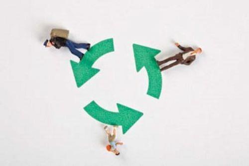 8- "Bir adam Allah rzas iin ailesinin nafakasn temin ederse, onun iin sadaka olur." [Buhr , Kitabu'l man, 9/437]