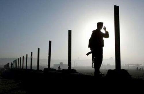 26- "Kim Allah yolunda bir gaziyi tehiz ederse gaza etmi olur ve kim bir gazinin ailesine bakarsa, yine gaza etmi olur." [Buhr, Cihad, 6/36; Mslim, mare, 1895]