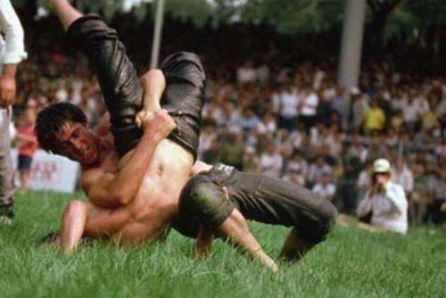 23- "Pehlivan bakalarn yere alan (yenen) deildir. Asl pehlivan fke annda nefsine sahip olandr." [Buhr, Edeb, 10/431 Mslim, 2609]