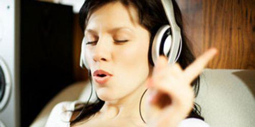 <p><b>18. Daha nceden dinlemediiniz trde eyler dinleyin</b></p>   Srekli olarak her zaman ayn mzii dinlemeyin. Uzmanlar "beyninizi srekli baka eylerle megul edin beyninizi ayn eyleri yaparak rutin hale sokmayn" eklinde uyarlarda bulunuyorlar.