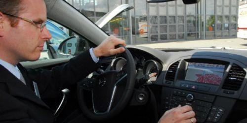 <p><b>4. Navigasyon-GPS kullanmay brakn</b></p>   ngiltere'de taksi ofrleri zerinde yaplan bir aratrmada zihinsel hastalklarn, dier meslek gruplarna kyasla daha az grlmektedir.Sebebi ise btn gn istenilen adreslere doru bir eklide gitmek iin beyinlerini kullanmasdr.