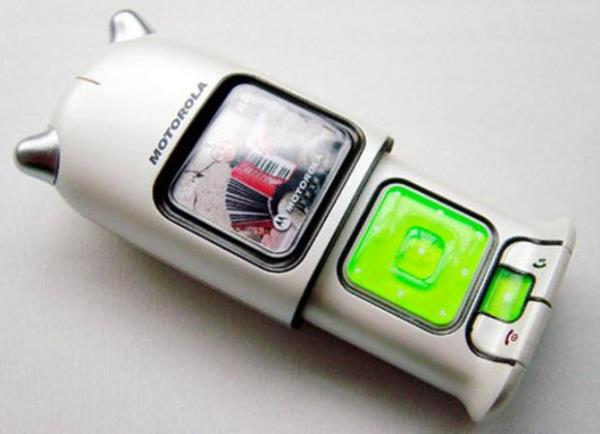 <p><b>Kawaii Phone</b></p>  Kameras, renkli ekranl ve kk tular ile ilgi eken bu tasarmn sahibi Joseph Liang