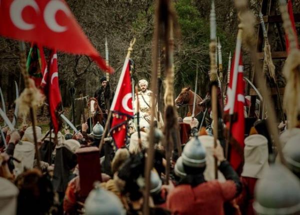 Beklenmedik biimde Hnkar'la grmeye arlan Mustafa, tm uyarlara ramen babasnn adrna yalnkl gidiyor.