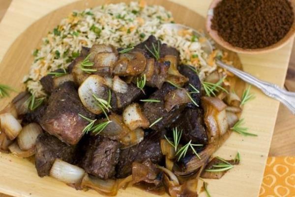 <p><b>1. Evde yemek yapn</b></p>  Akam yemeini darda yemek masraflarnz artrr.