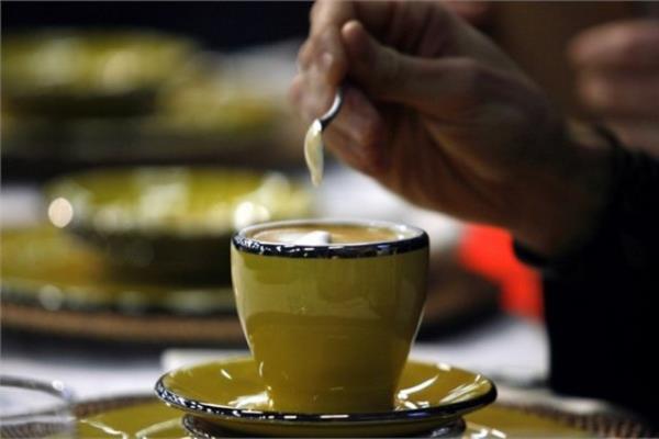 <p><b>9. Kendi kahvenizi yapn </b></p>  Kafelerden almak yerine kahvenizi evde yaparak tasarruf edebilirsiniz.