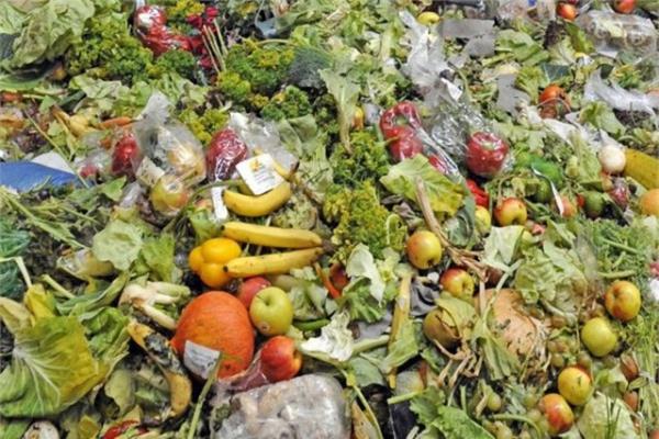 <p><b>7. htiyacnzdan fazla yiyecek almayn </b></p>  rm yiyecekleri pe atmakla paranz pe atmak arasnda fark yok.