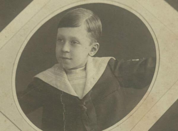 Serginin ad da, bir ada sanat etkinliini akla getiriyor: "Arivi Paralamak: Bir Osmanl Ailesinde Temsil, Kimlik, Hafza" / Said Bey?in olu Hakk Tez?in ocukluk fotoraf. SALT Aratrma, Said Bey Arivi